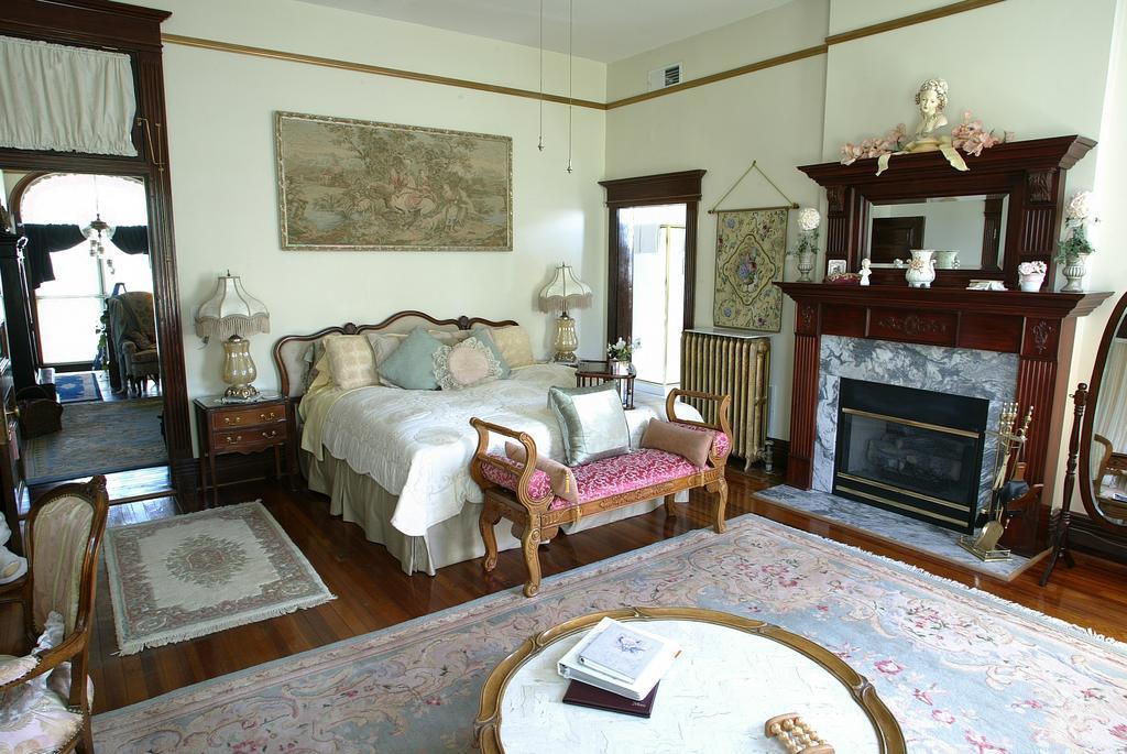 Beall Mansion An Elegant Bed & Breakfast Inn Alton Szoba fotó